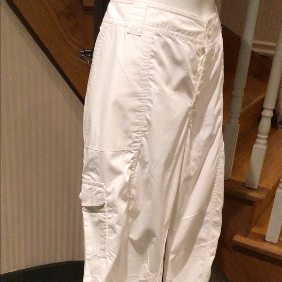 ⬇️Price Dropped ⬇️NWT white cargo capris - Picture 7 of 8